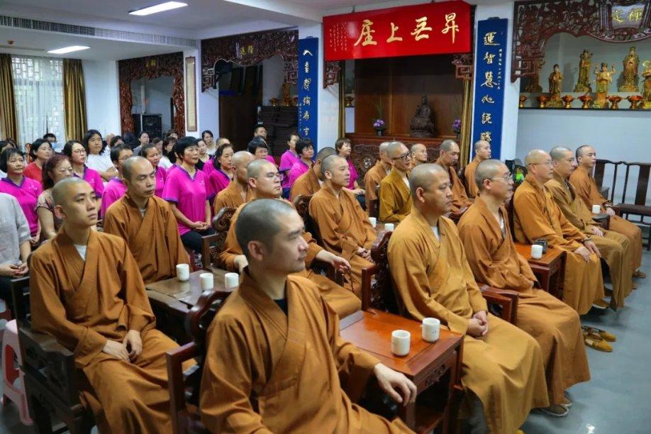 她与丈夫相濡以沫，15年狂生12子，丈夫登基后却赐死她，年仅31岁