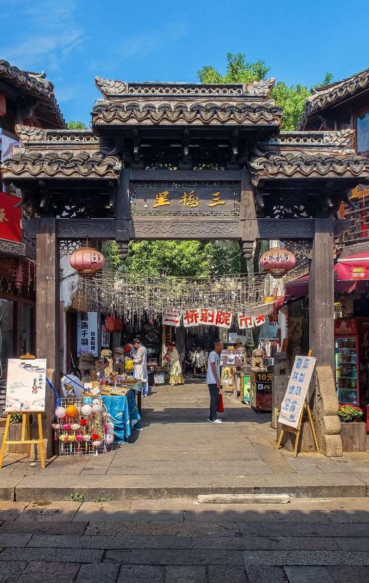 黎姿罕见晒和白发老公合影庆结婚15周年 意外曝光温馨全家福